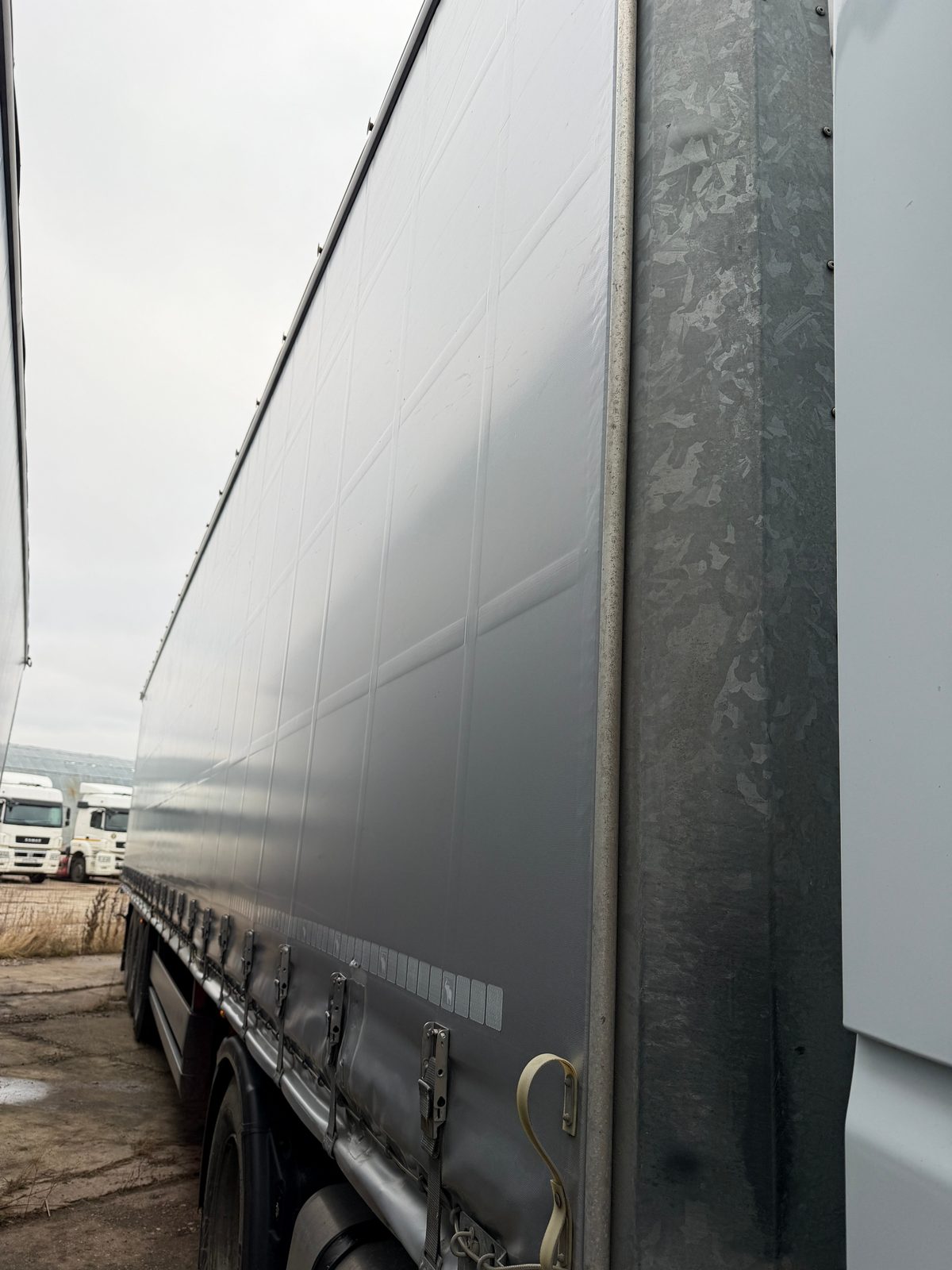 Schmitz Полуприцеп SCHMITZ CARGOBULL 9084 (шторно-бортовой) - 13,6