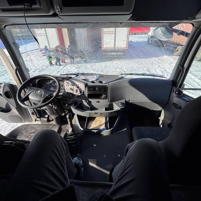 КАМАЗ Седельный тягач КАМАЗ 5490-801-DC (газодизель) — фото 45