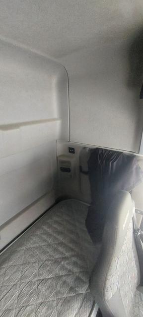 КАМАЗ Седельный тягач КАМАЗ 5490-801-DC (газодизель) — фото 42