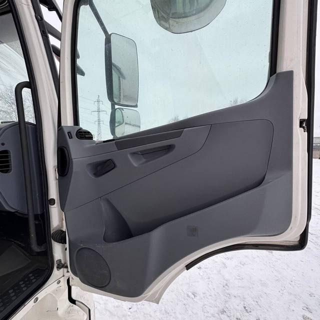 КАМАЗ Седельный тягач КАМАЗ 5490-801-DC (газодизель) — фото 23